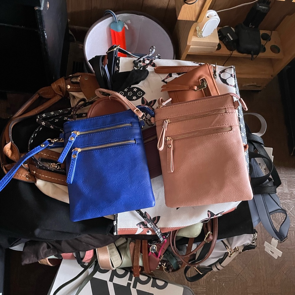 Crossbody/Wristlet Bags